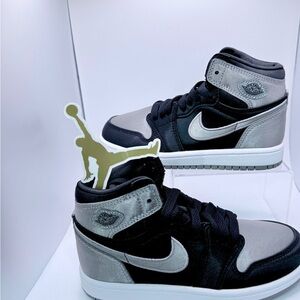 Jordan 1 Retro High OG. Black and Silver High-Top Sneakers